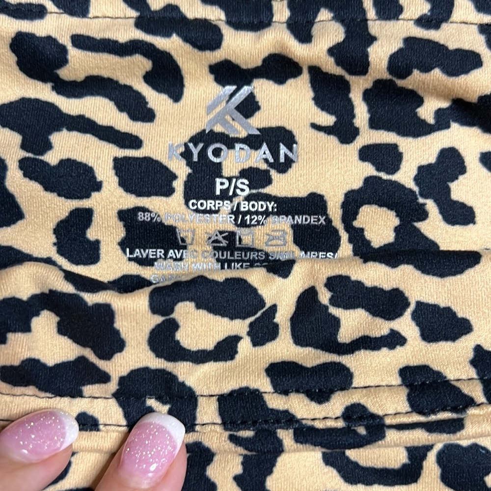 Small Leopard 🐆 leggings - Picture 4 of 4